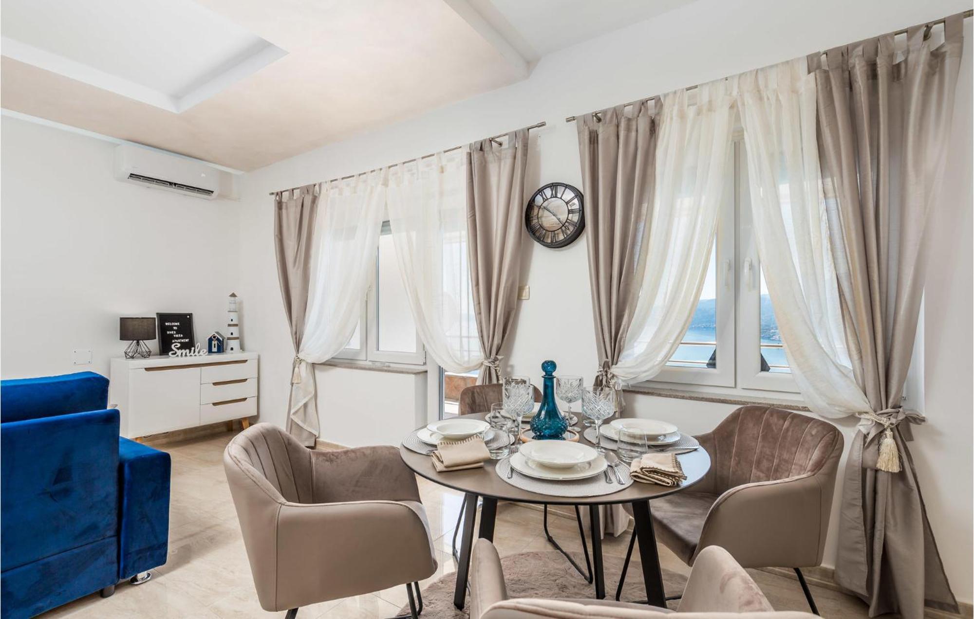 2 Bedroom Amazing Apartment In Рієка Екстер'єр фото