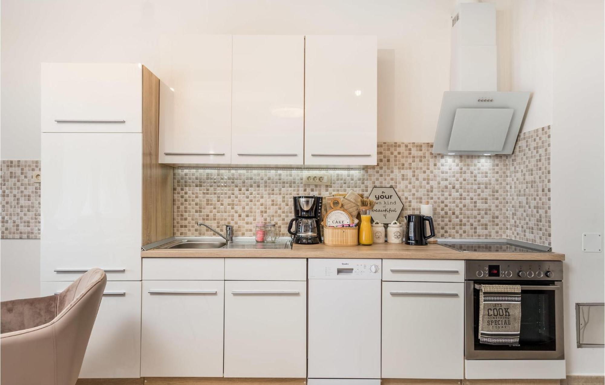 2 Bedroom Amazing Apartment In Рієка Екстер'єр фото